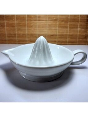 Cordon Bleu Glass Juicer Reamer Loop Handle Large Citrus Reamer 8 1/2" x 6 1/2"